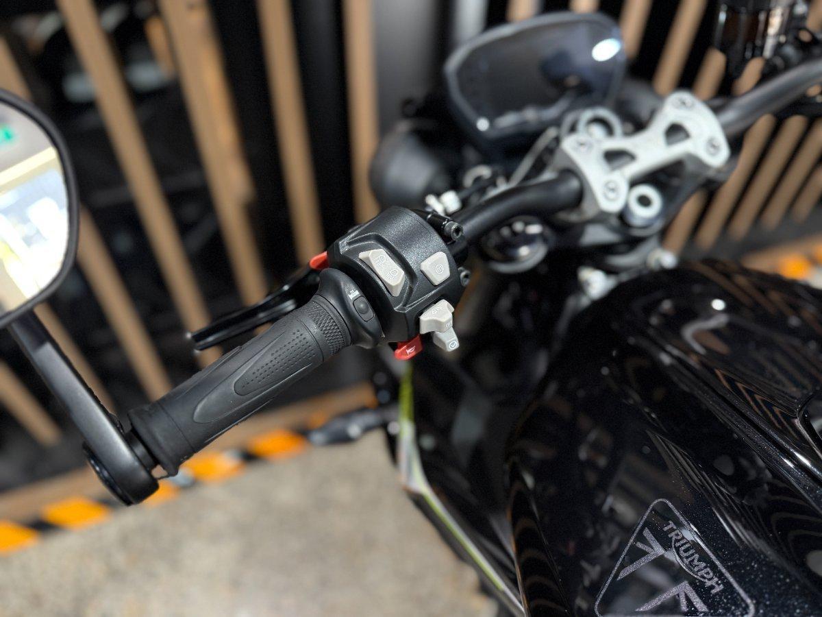 2025 TRIUMPH STREET TRIPLE RS ROAD