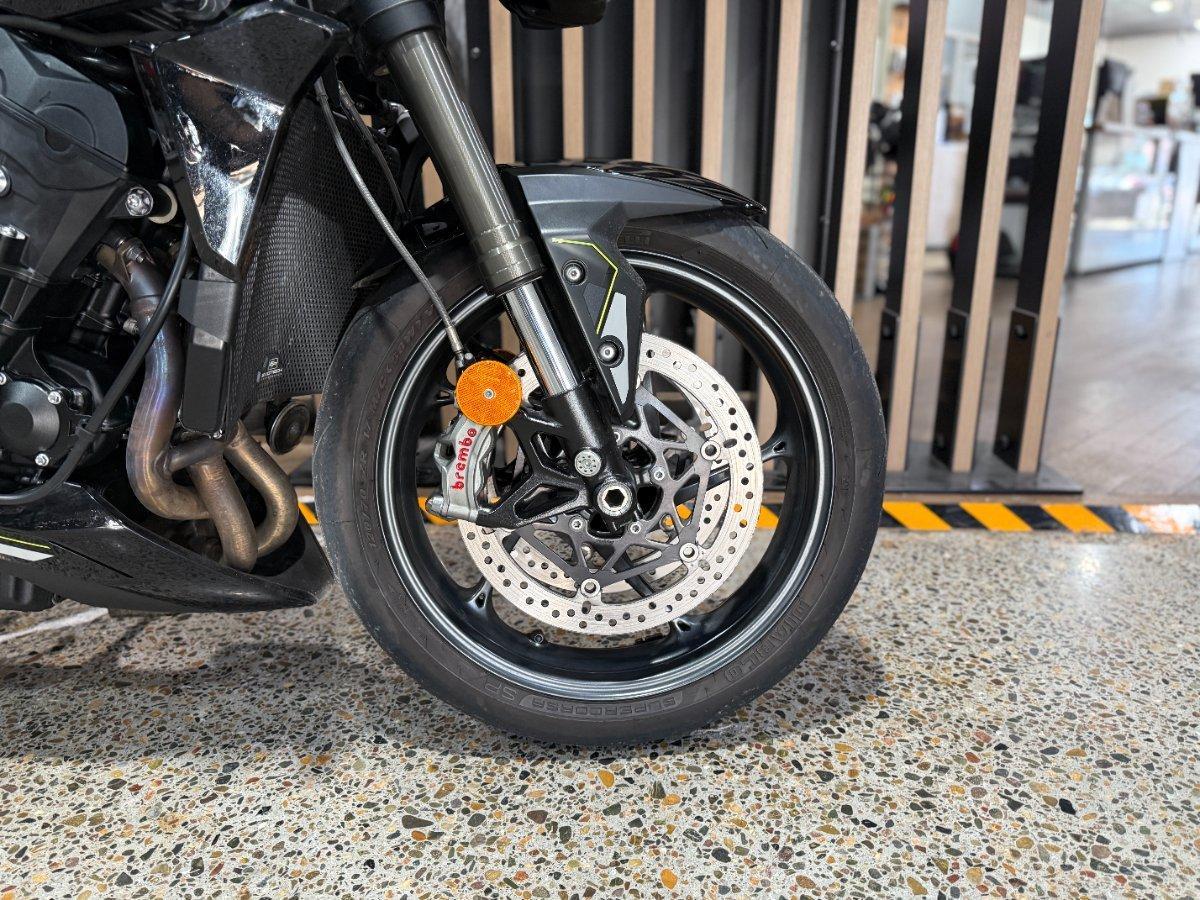 2025 TRIUMPH STREET TRIPLE RS ROAD