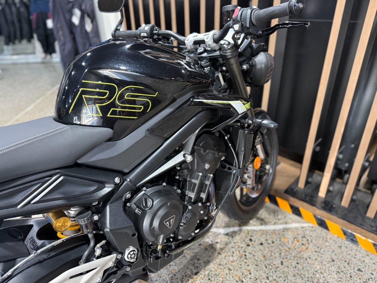 2025 TRIUMPH STREET TRIPLE RS ROAD