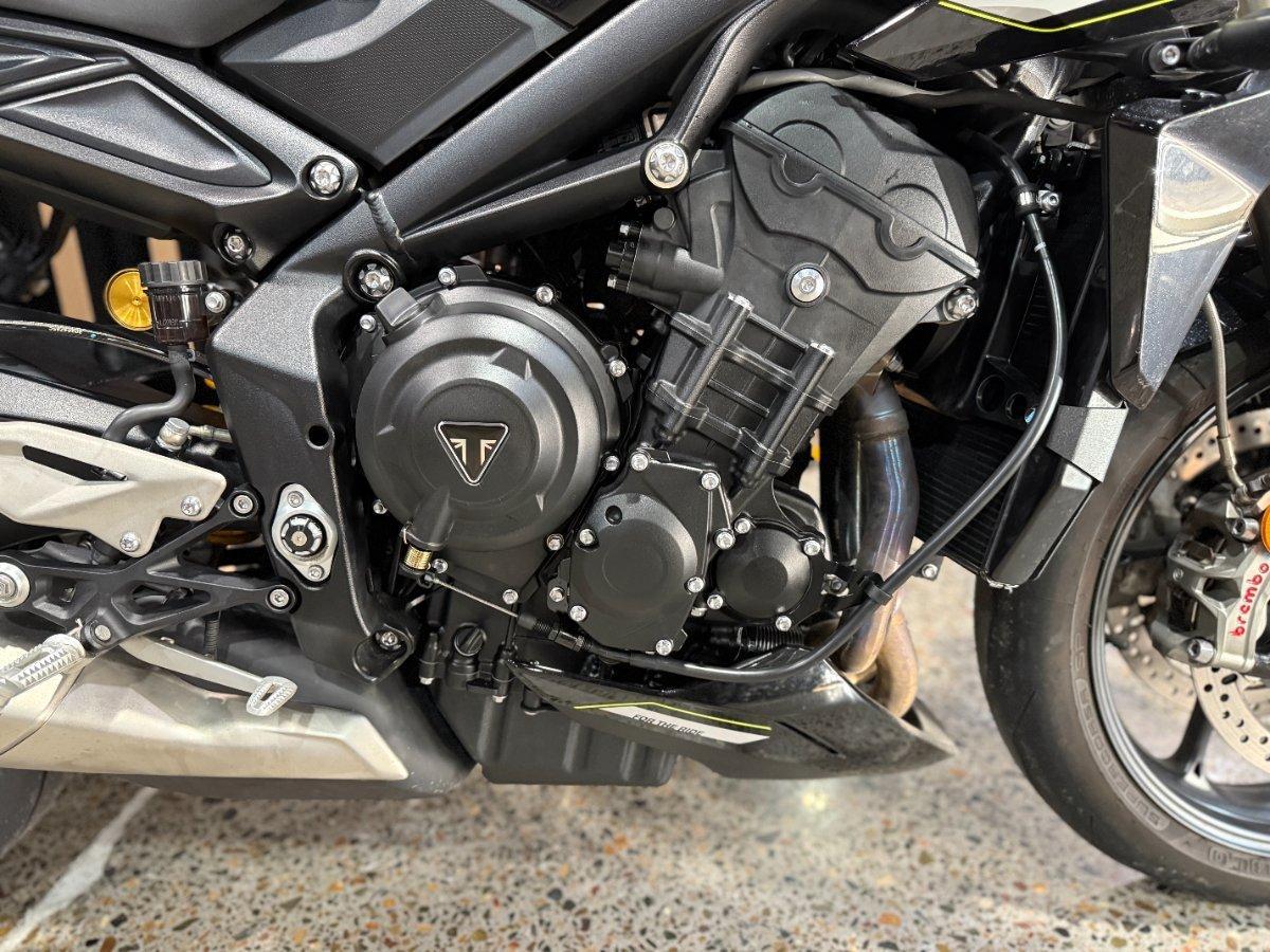 2025 TRIUMPH STREET TRIPLE RS ROAD