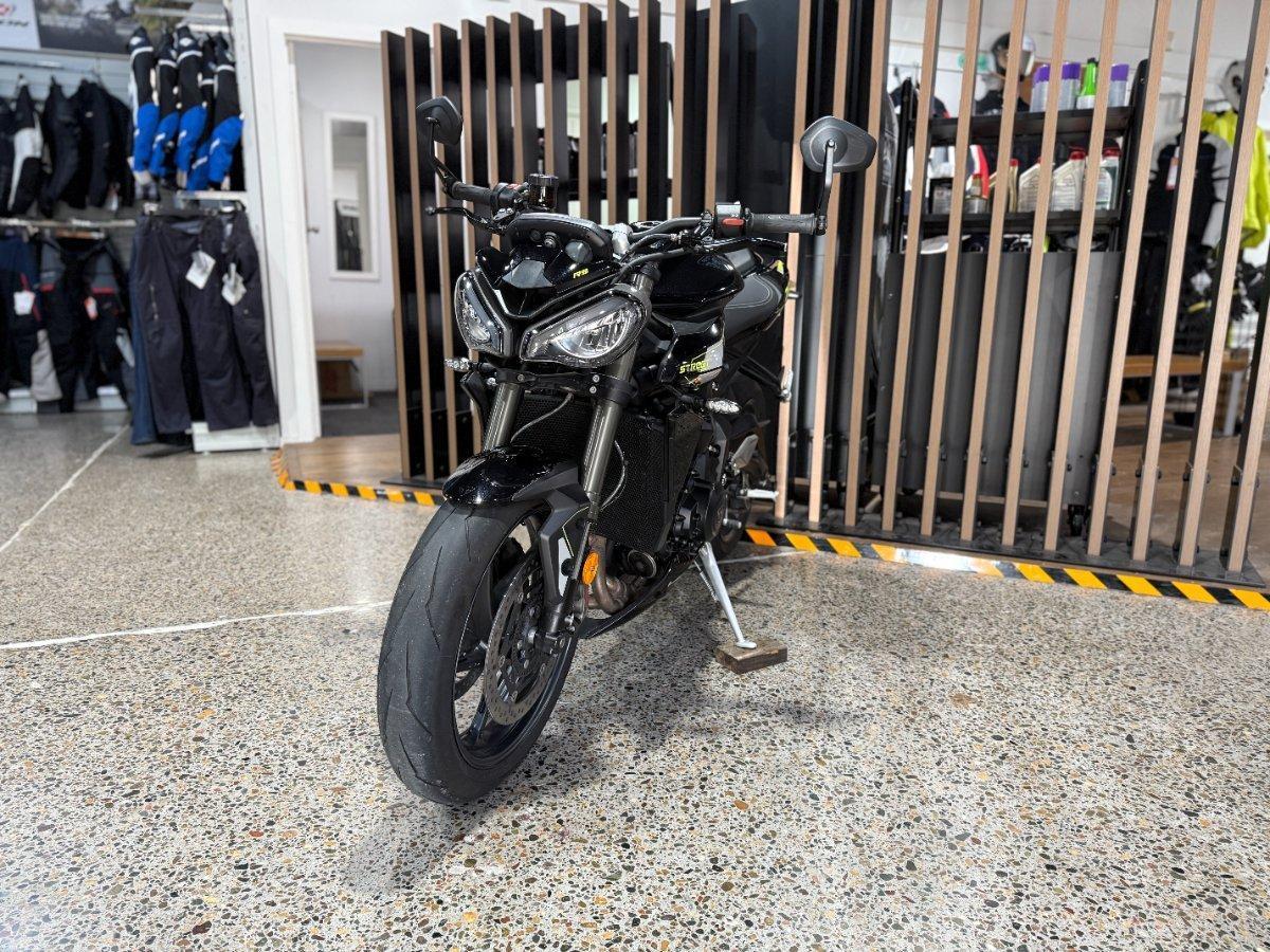 2025 TRIUMPH STREET TRIPLE RS ROAD