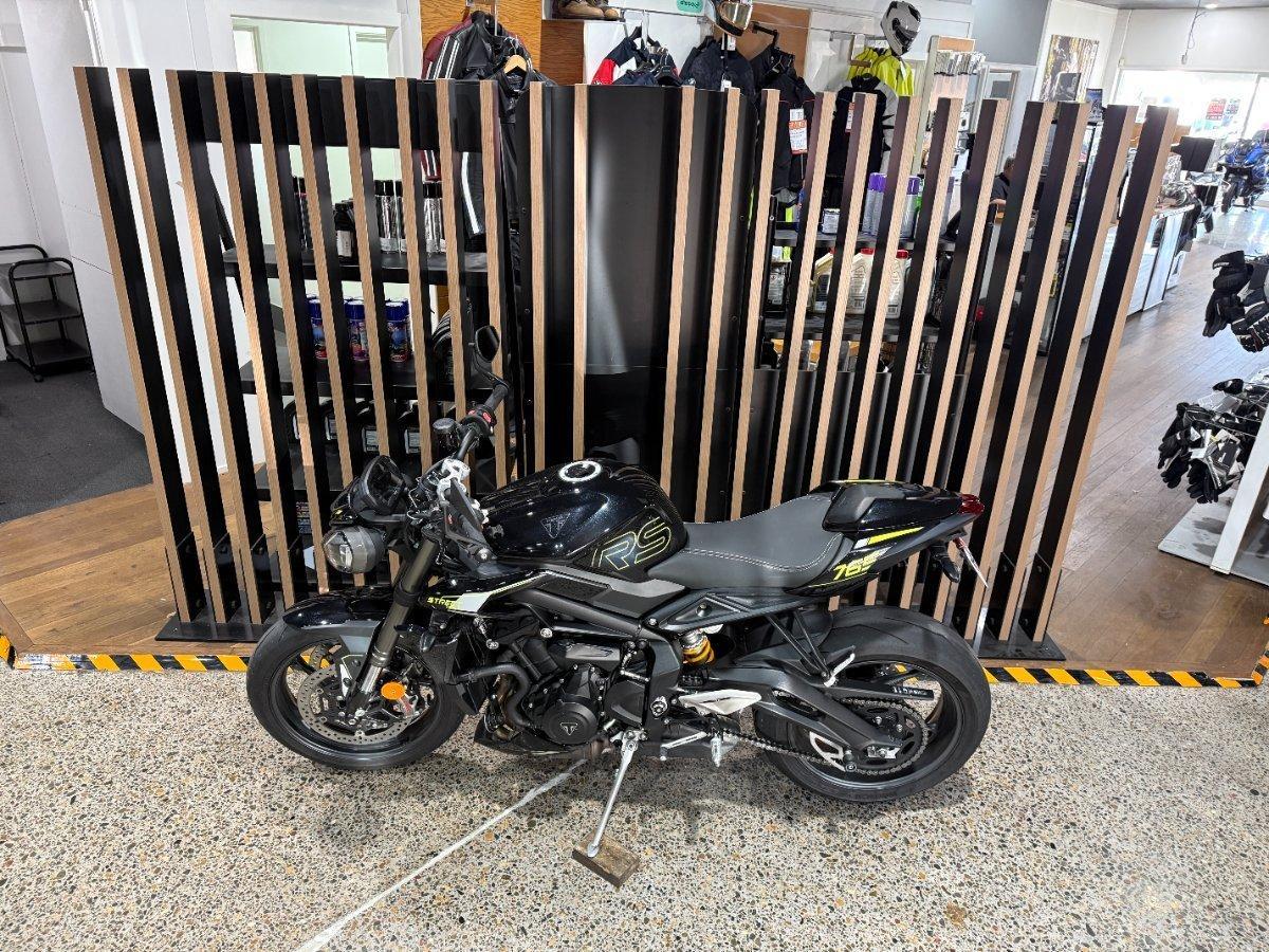 2025 TRIUMPH STREET TRIPLE RS ROAD