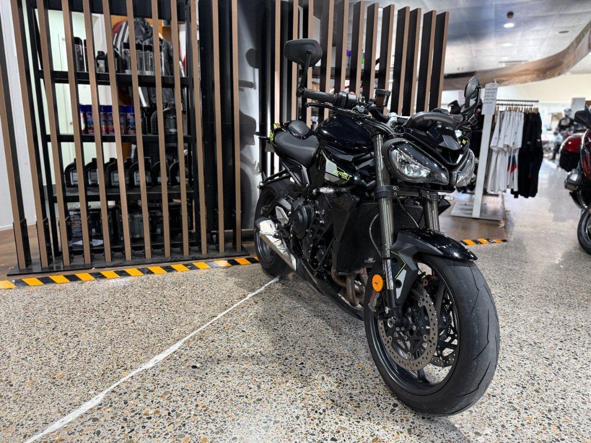 2025 TRIUMPH STREET TRIPLE RS ROAD