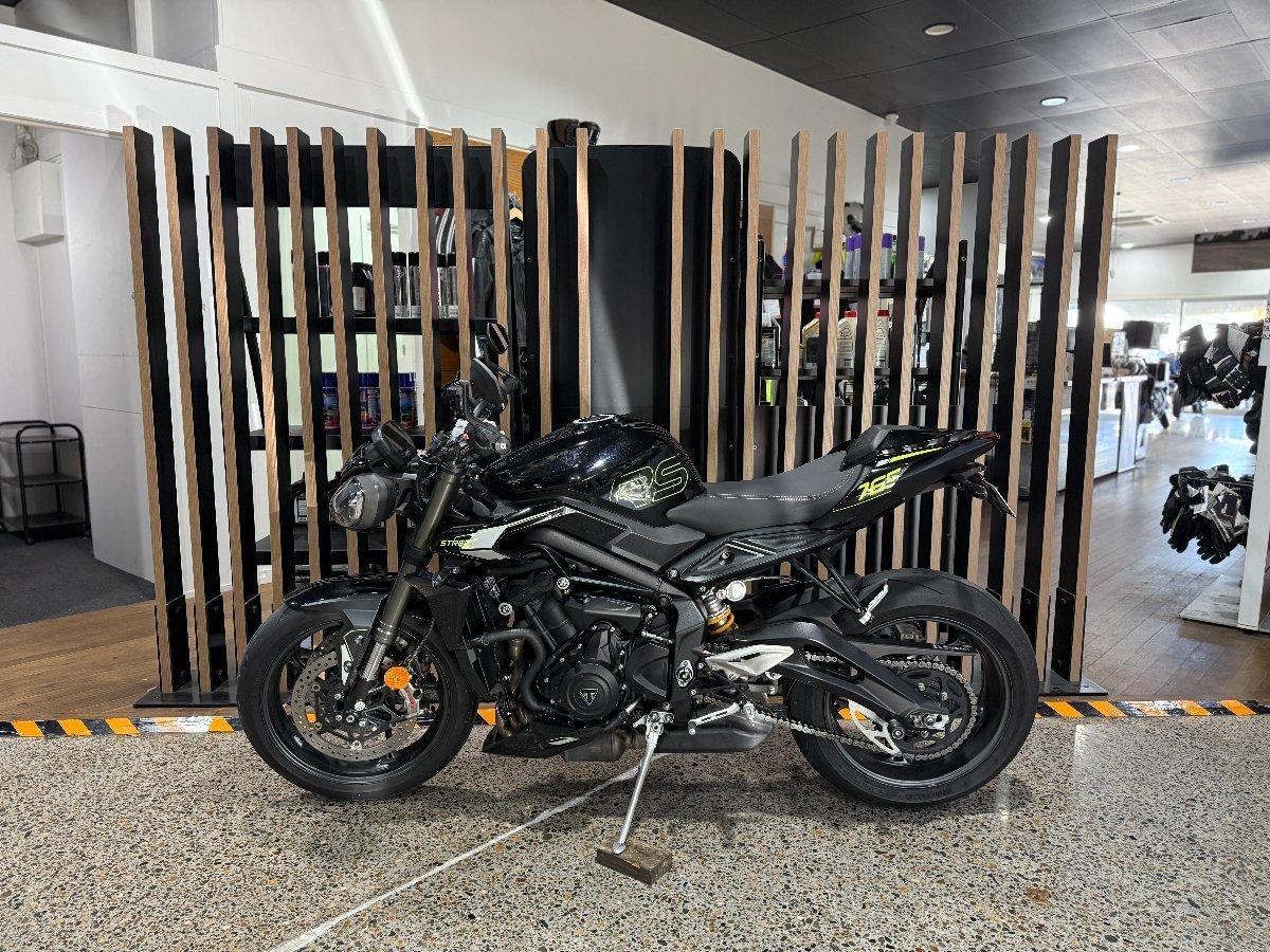 2025 TRIUMPH STREET TRIPLE RS ROAD