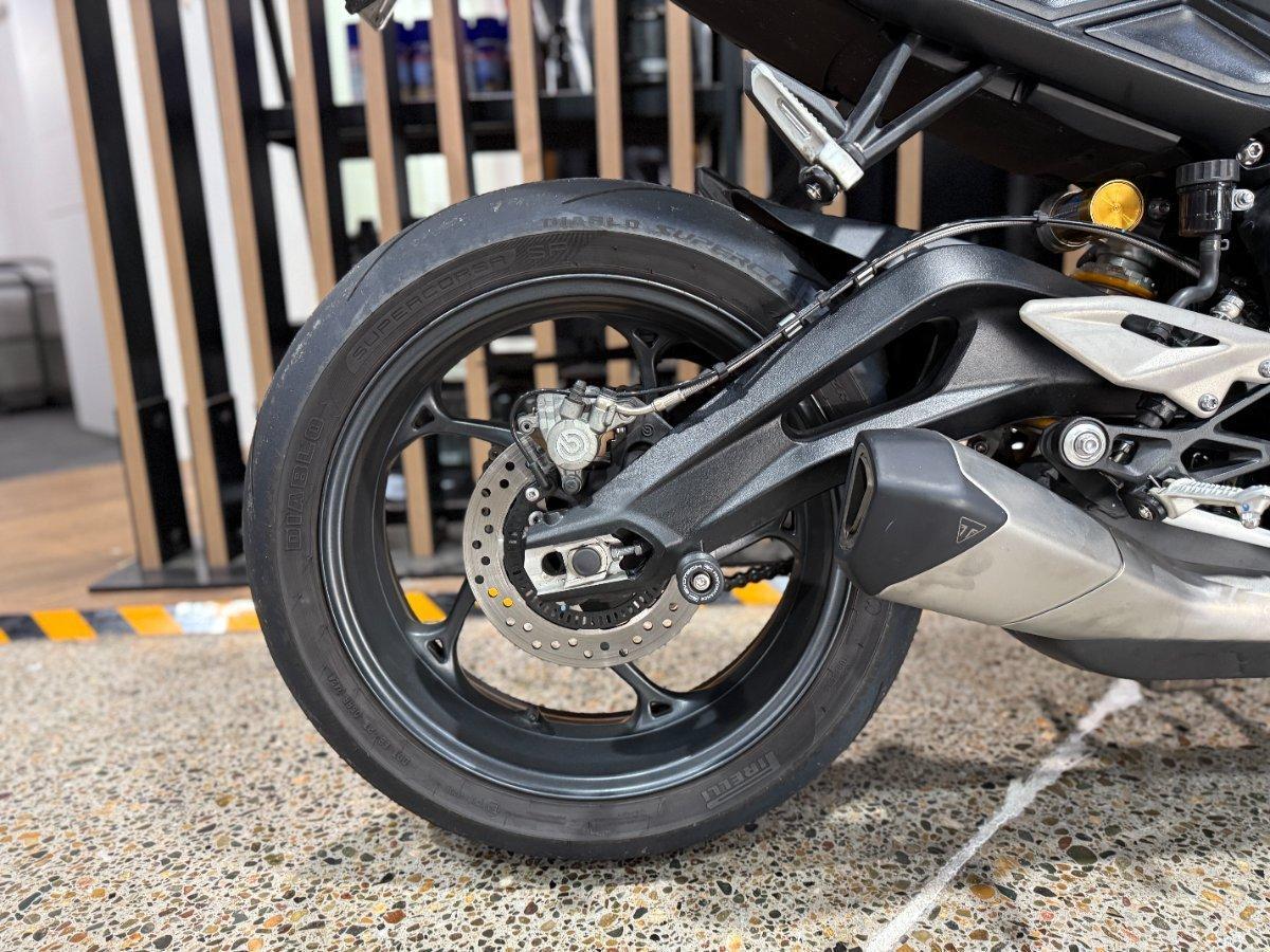 2025 TRIUMPH STREET TRIPLE RS ROAD