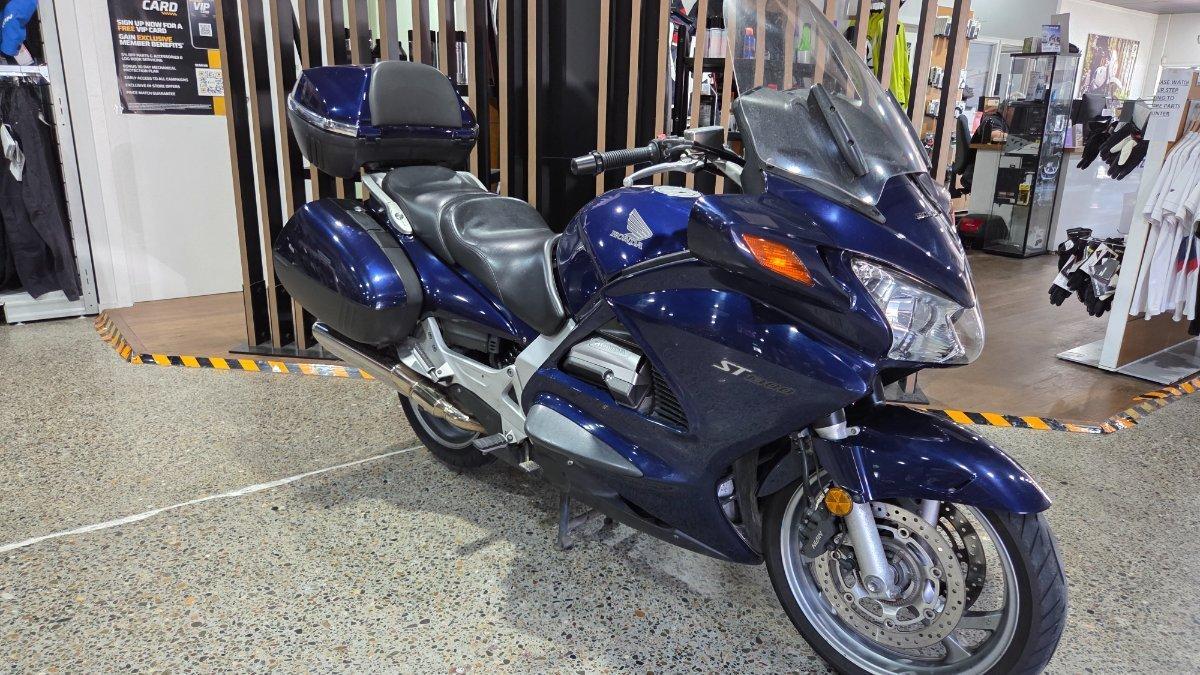 2004 HONDA ST1300 ROAD