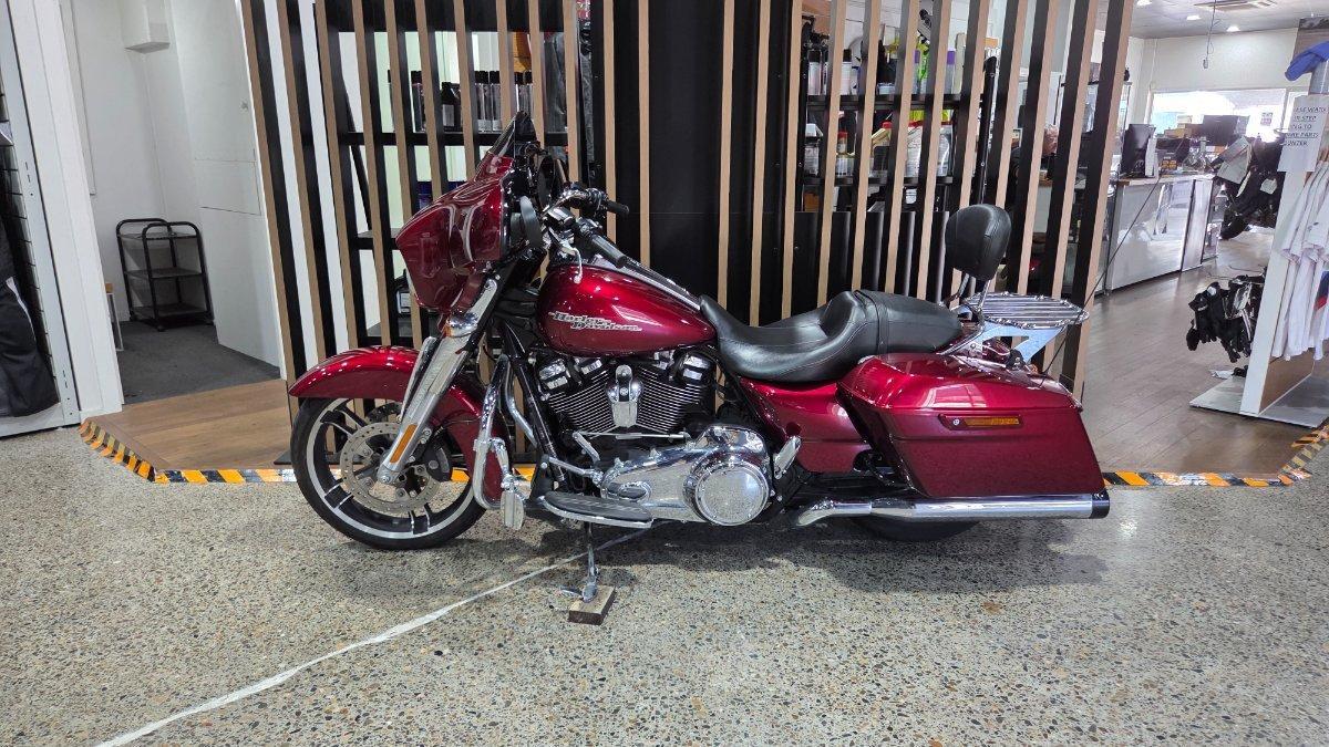 2017 HARLEY-DAVIDSON FLHXS STREET GLIDE SPECIAL 107 CRUISER