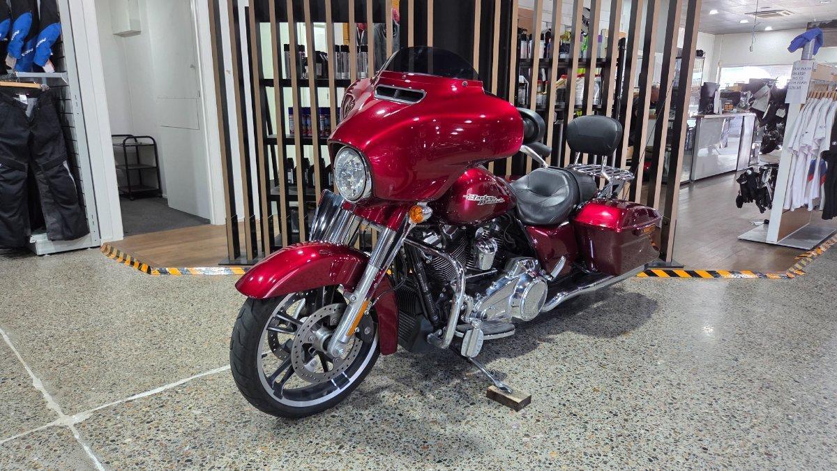 2017 HARLEY-DAVIDSON FLHXS STREET GLIDE SPECIAL 107 CRUISER