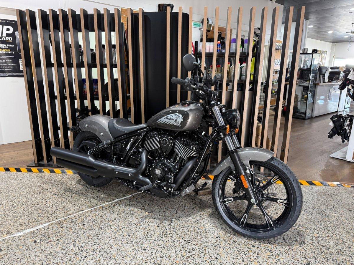 2026 INDIAN CHIEF BOBBER DARK HORSE TOURER