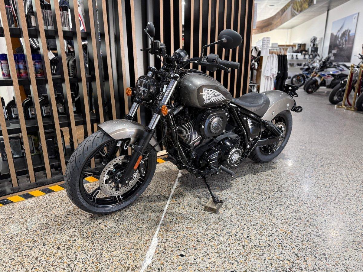 2026 INDIAN CHIEF BOBBER DARK HORSE TOURER