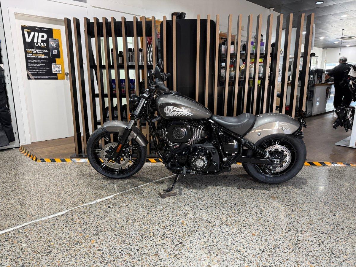 2026 INDIAN CHIEF BOBBER DARK HORSE TOURER