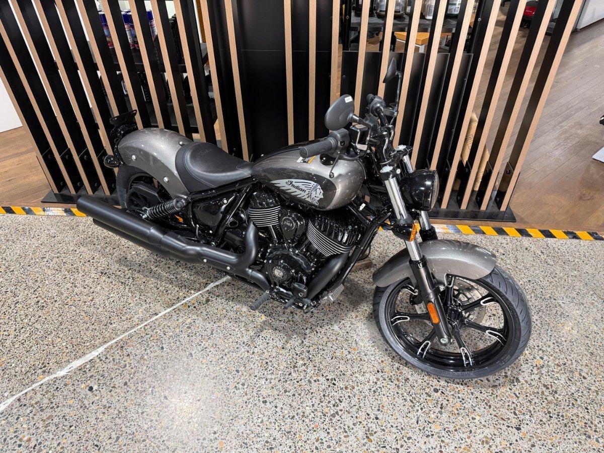 2026 INDIAN CHIEF BOBBER DARK HORSE TOURER