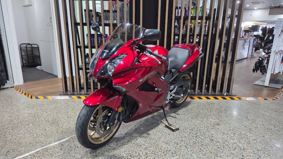 2010 HONDA VFR800F (VFR800Fi) SPORTS