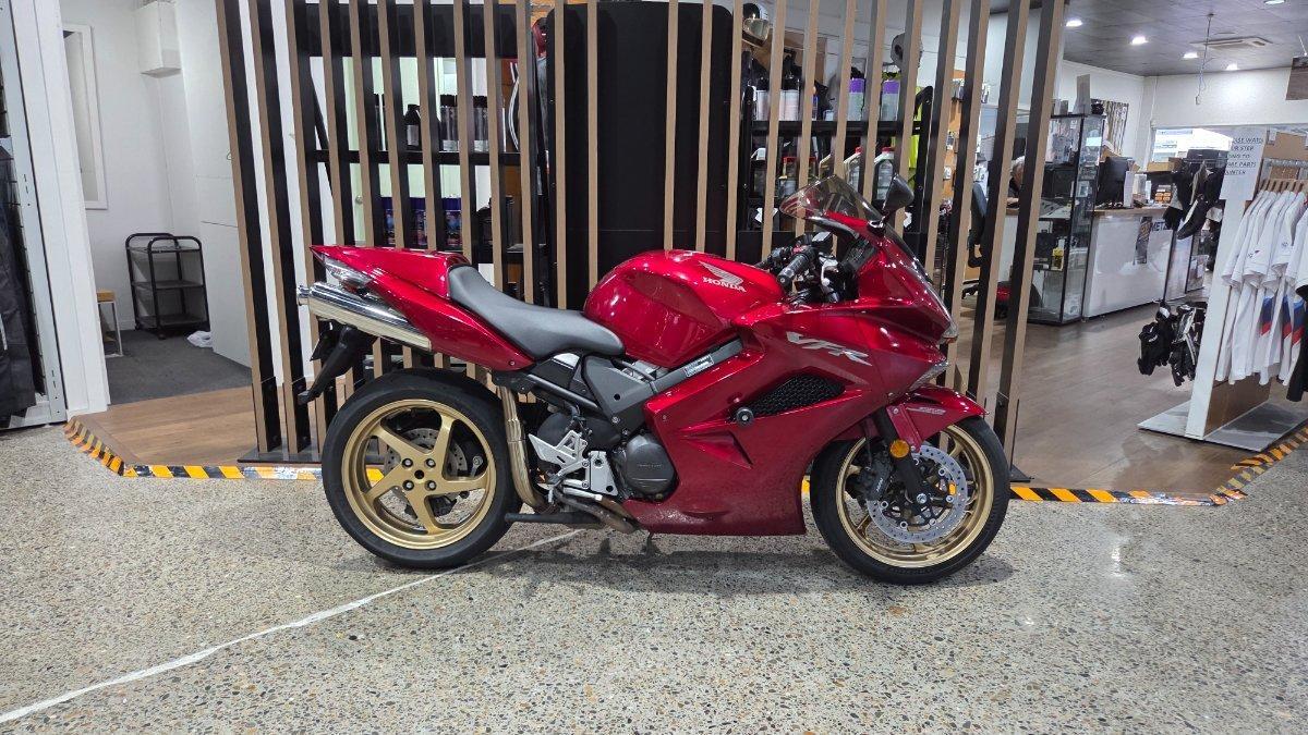 2010 HONDA VFR800F (VFR800Fi) SPORTS