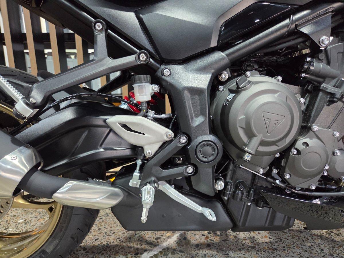 2026 TRIUMPH TRIDENT 800 ROAD