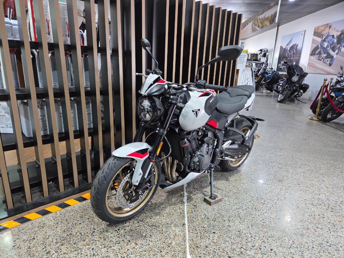 2026 TRIUMPH TRIDENT 800 ROAD