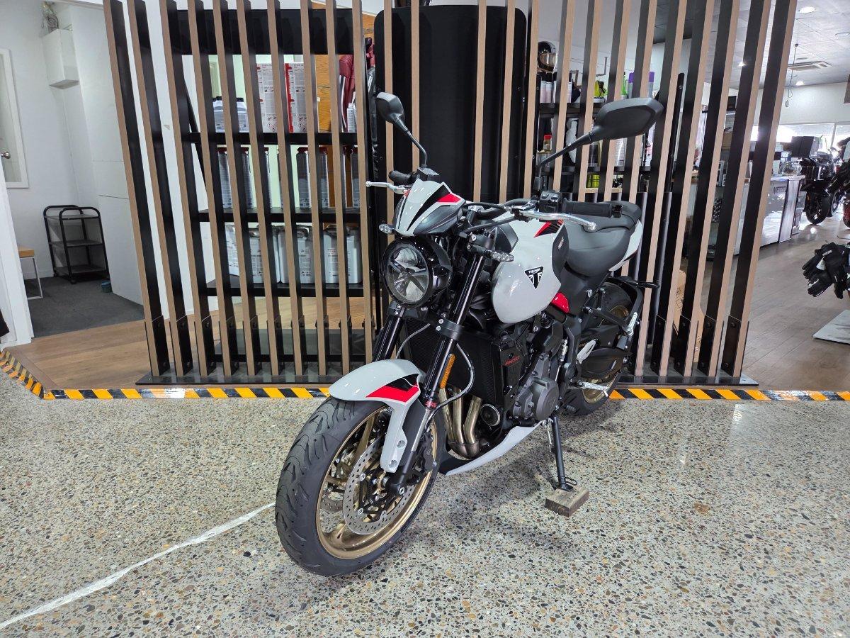 2026 TRIUMPH TRIDENT 800 ROAD