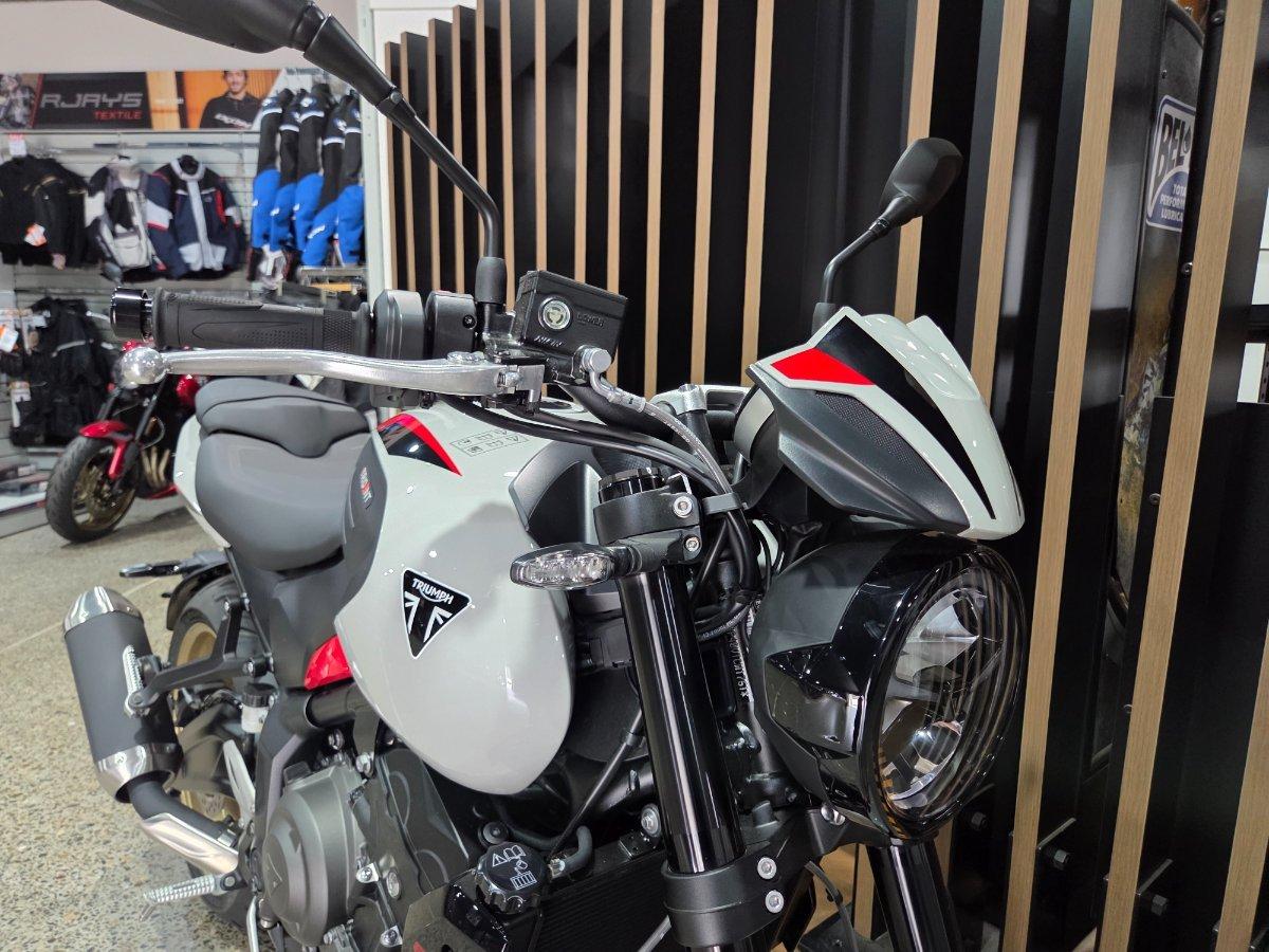2026 TRIUMPH TRIDENT 800 ROAD