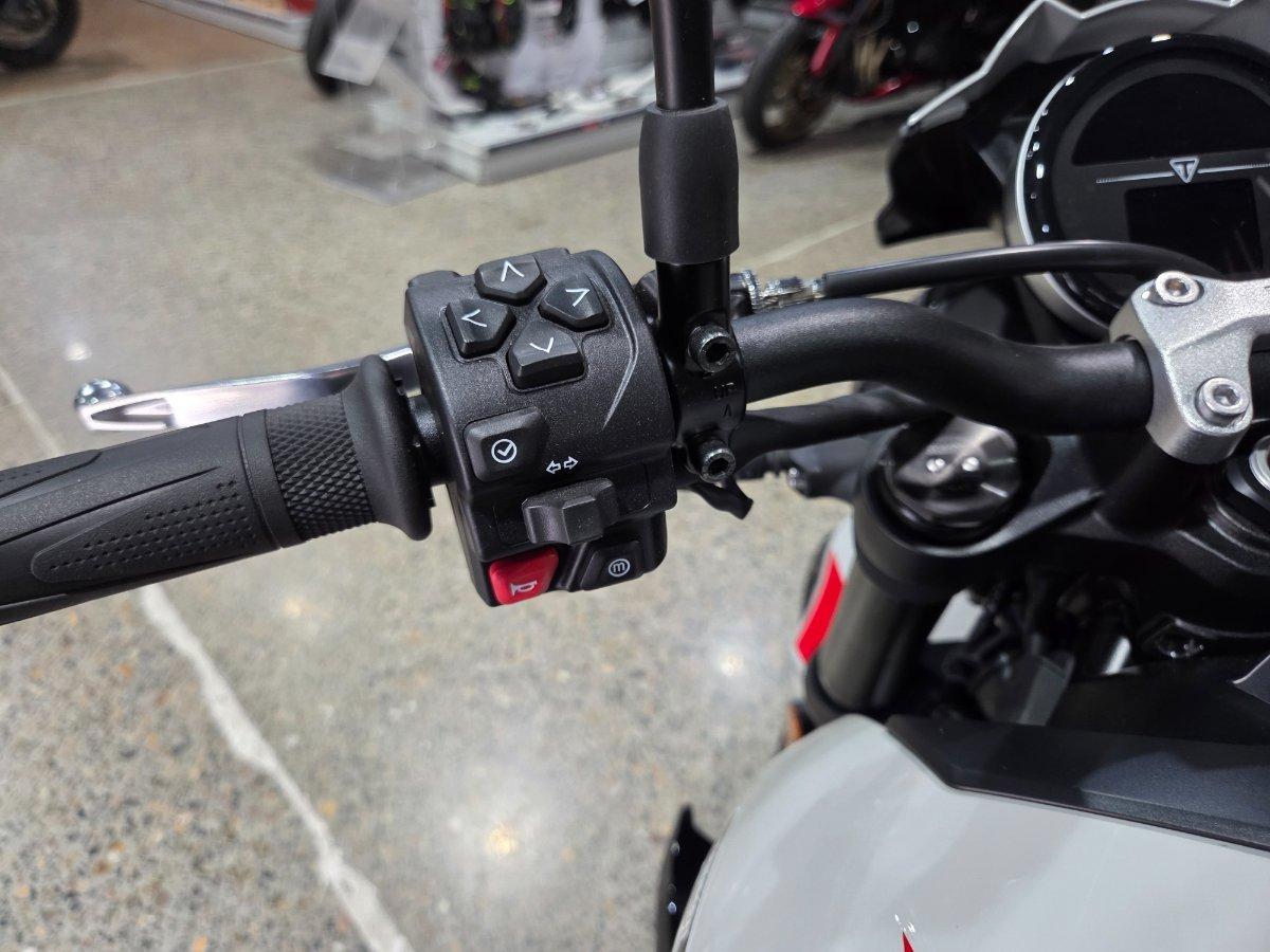 2026 TRIUMPH TRIDENT 800 ROAD