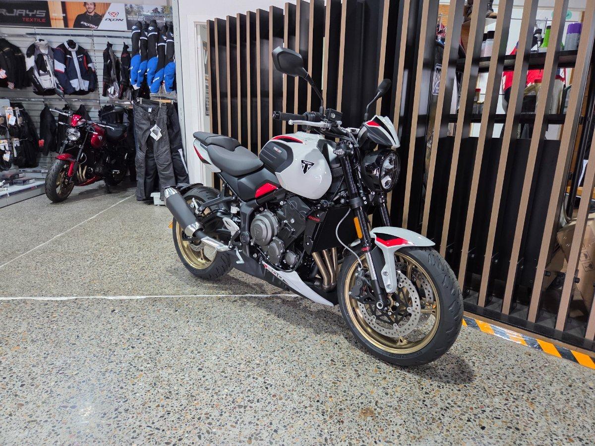 2026 TRIUMPH TRIDENT 800 ROAD