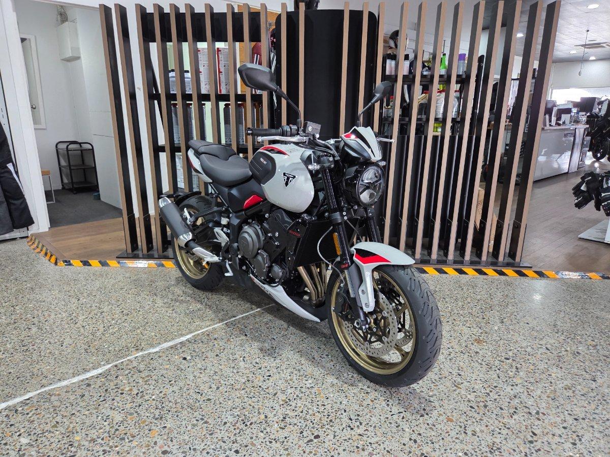 2026 TRIUMPH TRIDENT 800 ROAD