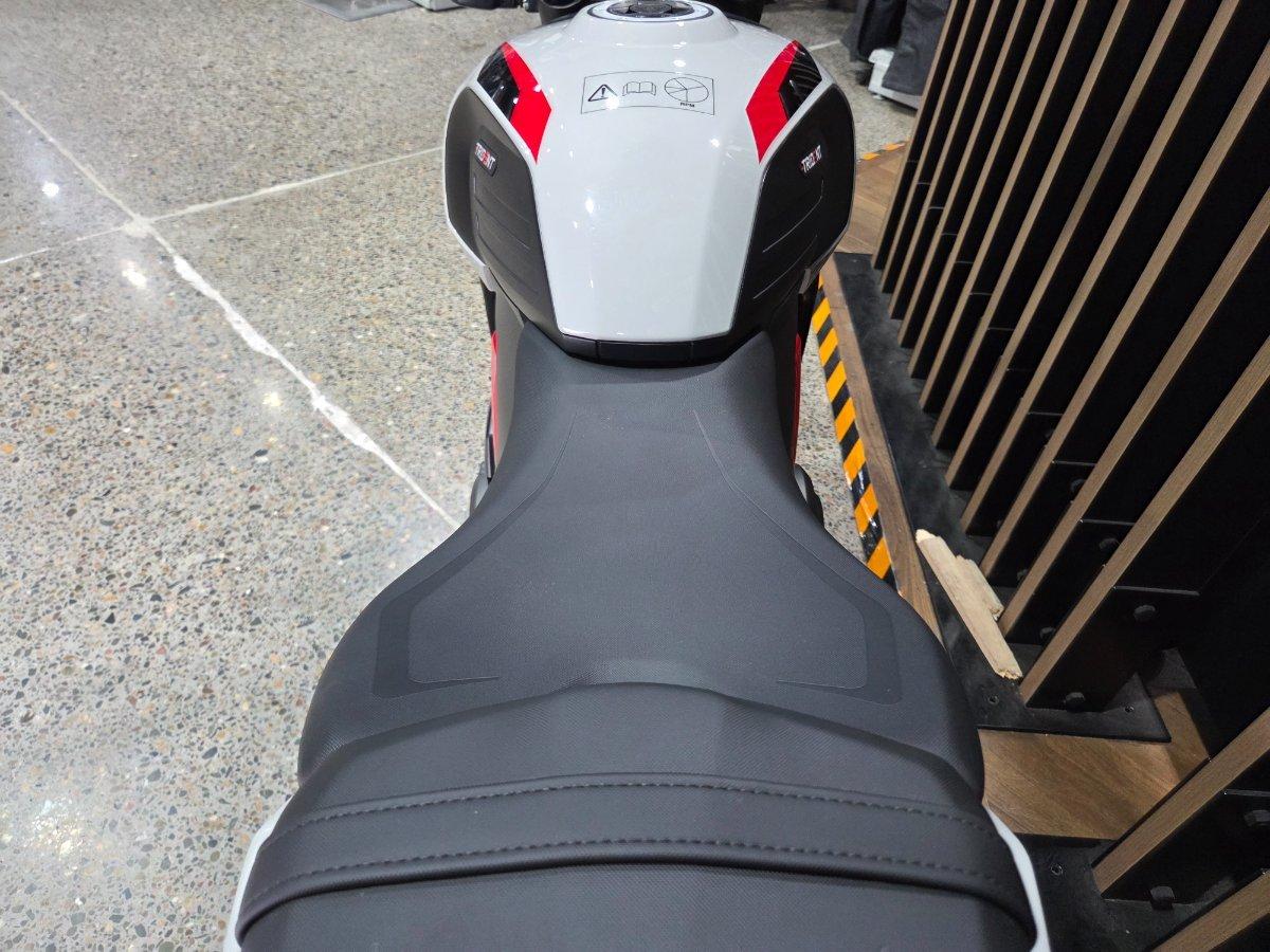 2026 TRIUMPH TRIDENT 800 ROAD