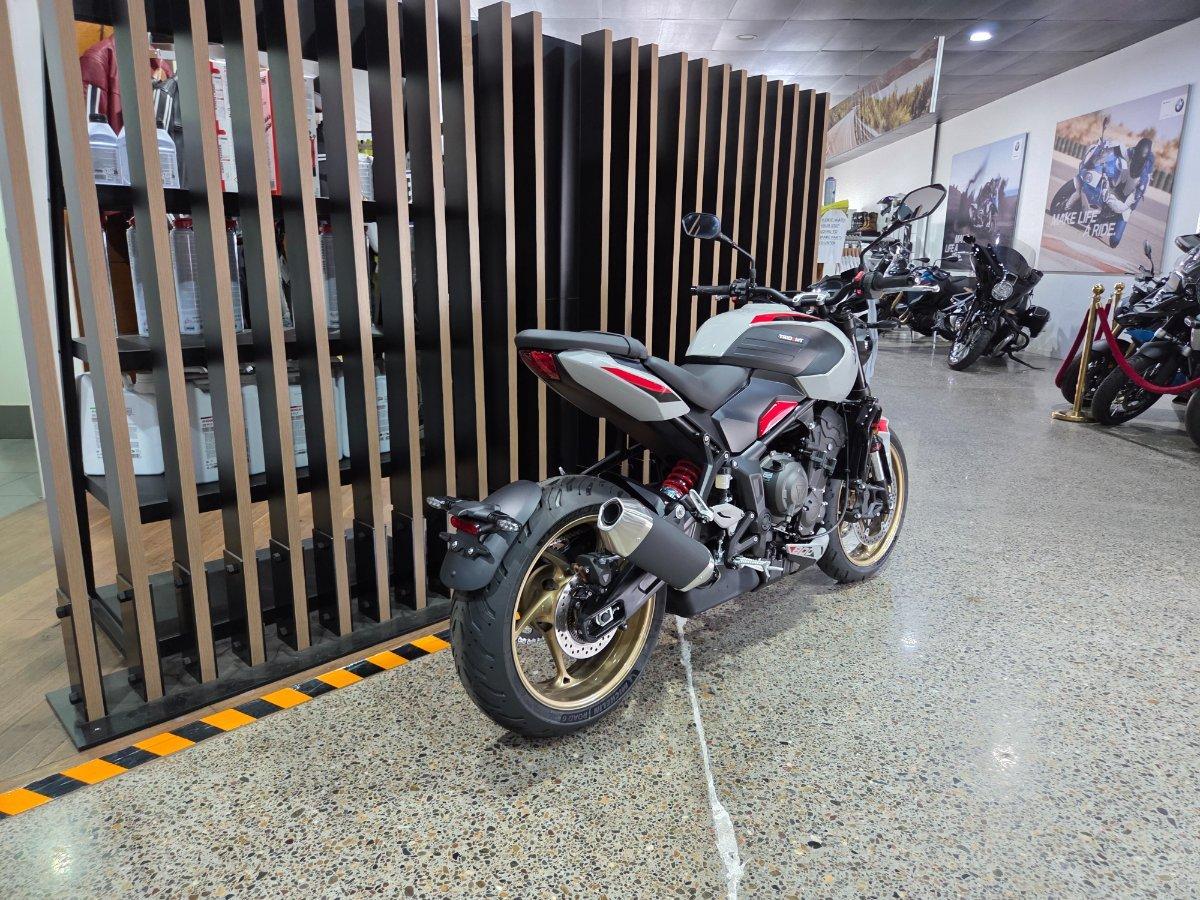 2026 TRIUMPH TRIDENT 800 ROAD