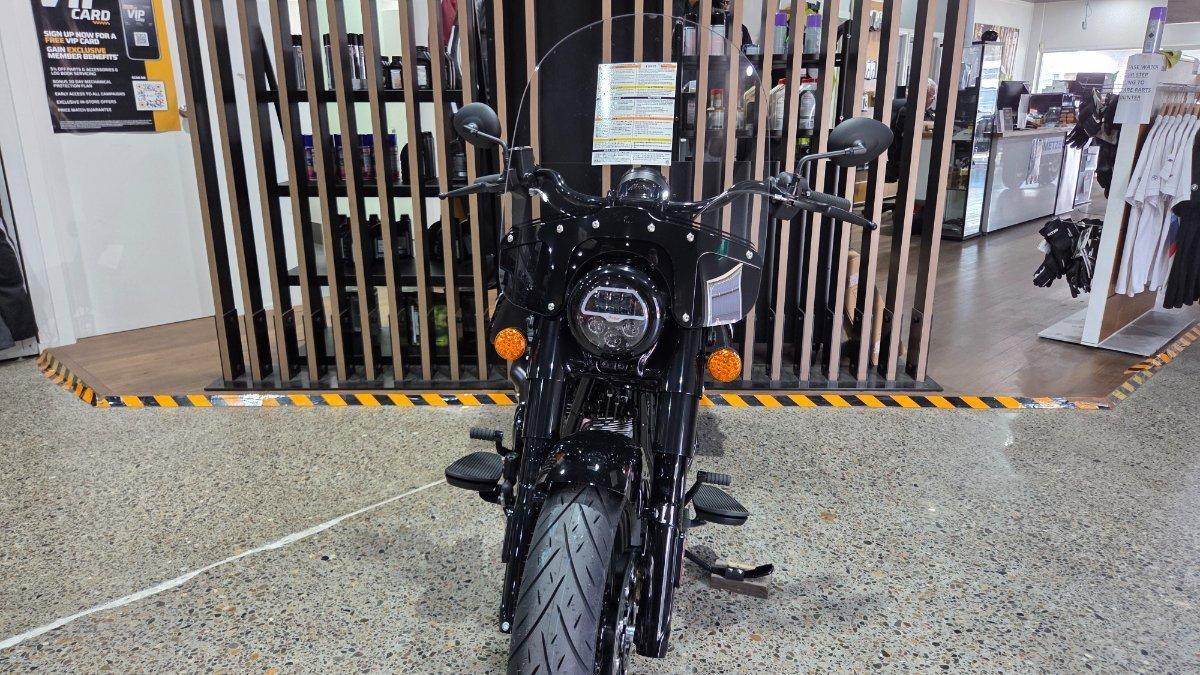 2026 INDIAN SUPER CHIEF DARK HORSE CRUISER