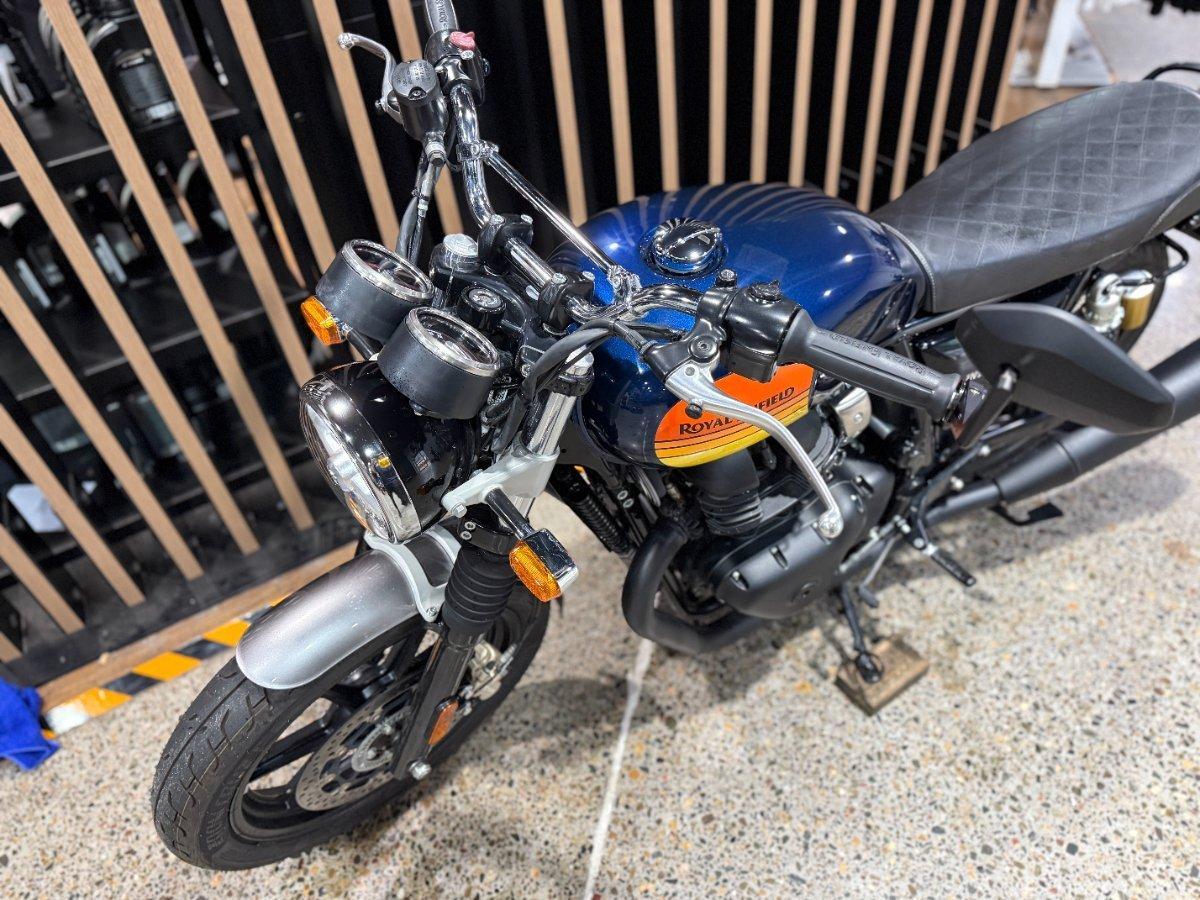 2023 ROYAL ENFIELD INTERCEPTOR 650 E5 DARK ROAD
