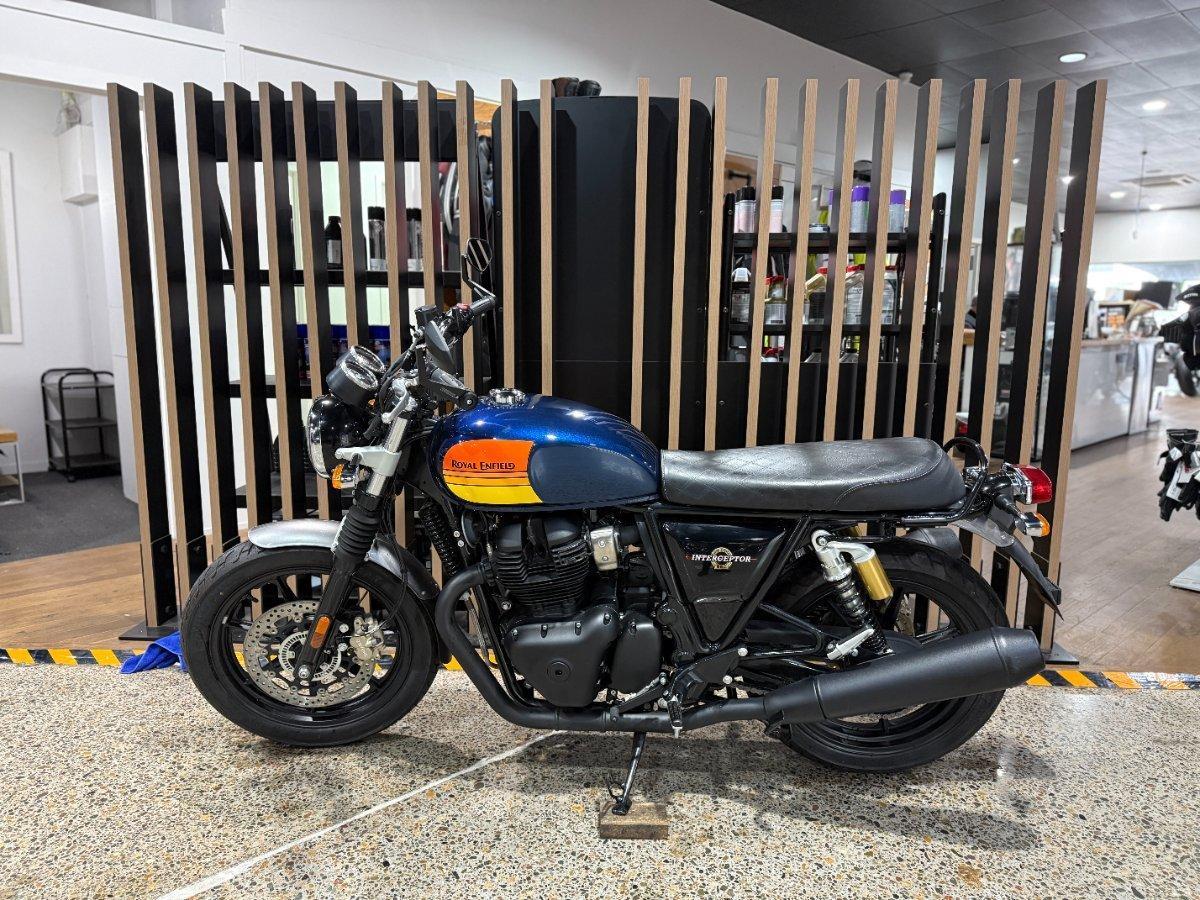 2023 ROYAL ENFIELD INTERCEPTOR 650 E5 DARK ROAD
