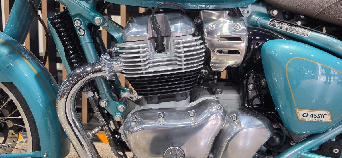 2025 ROYAL ENFIELD CLASSIC 650 ROAD