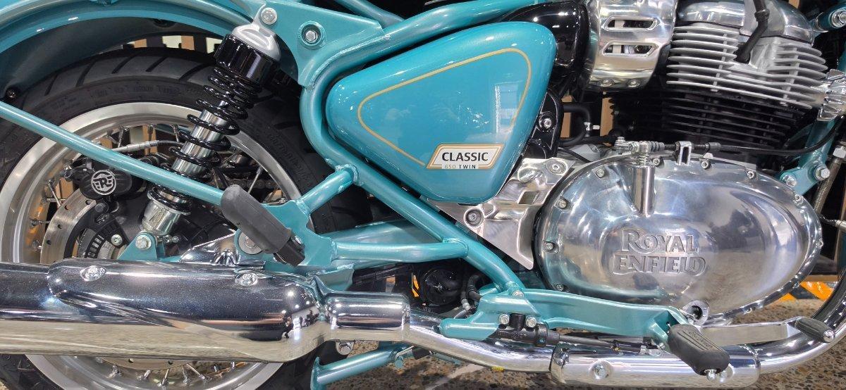 2025 ROYAL ENFIELD CLASSIC 650 ROAD