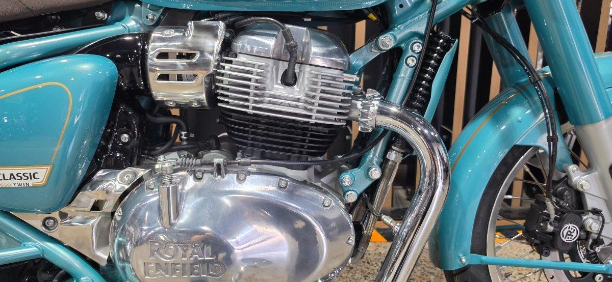 2025 ROYAL ENFIELD CLASSIC 650 ROAD