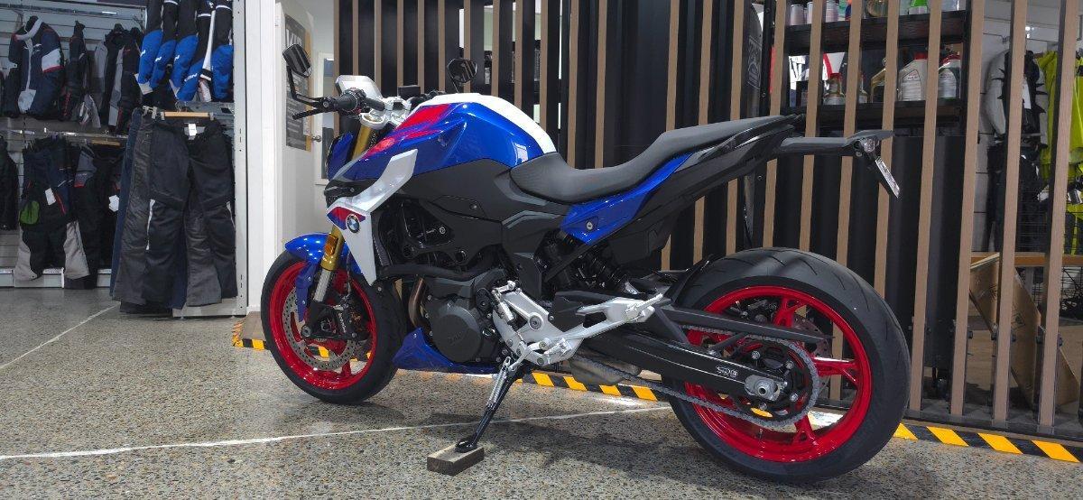 2026 BMW F 900 R ROAD