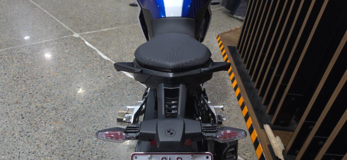 2026 BMW F 900 R ROAD