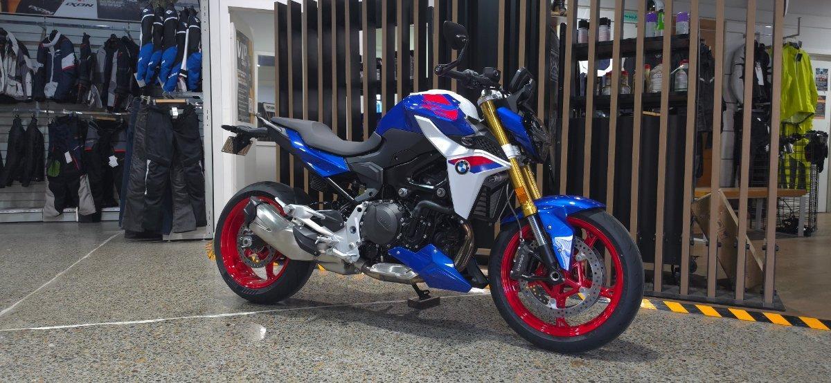 2026 BMW F 900 R ROAD