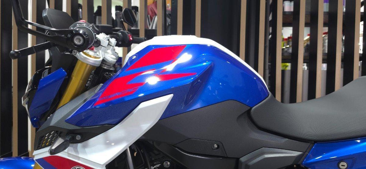 2026 BMW F 900 R ROAD