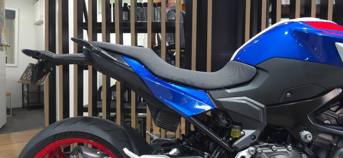 2026 BMW F 900 R ROAD