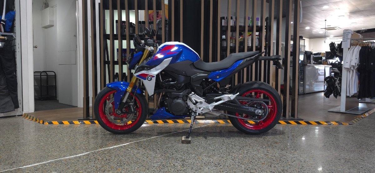 2026 BMW F 900 R ROAD