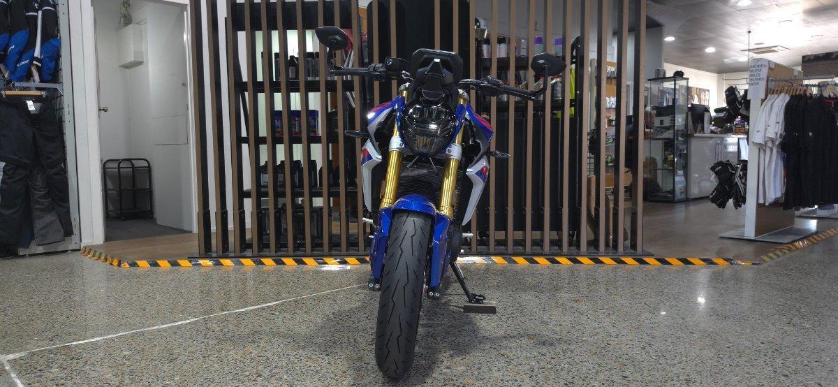 2026 BMW F 900 R ROAD