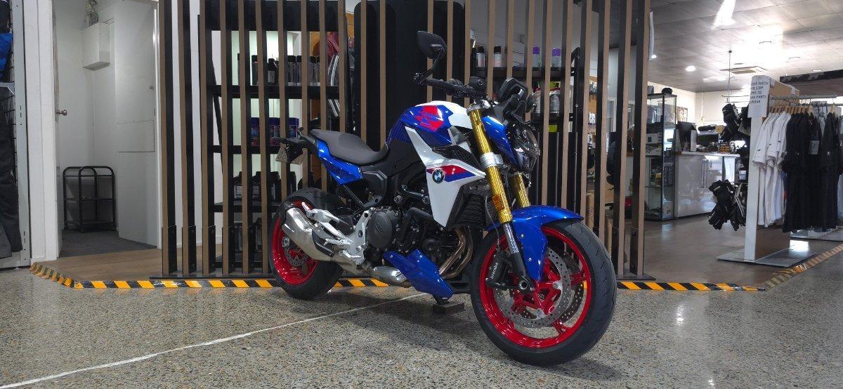 2026 BMW F 900 R ROAD