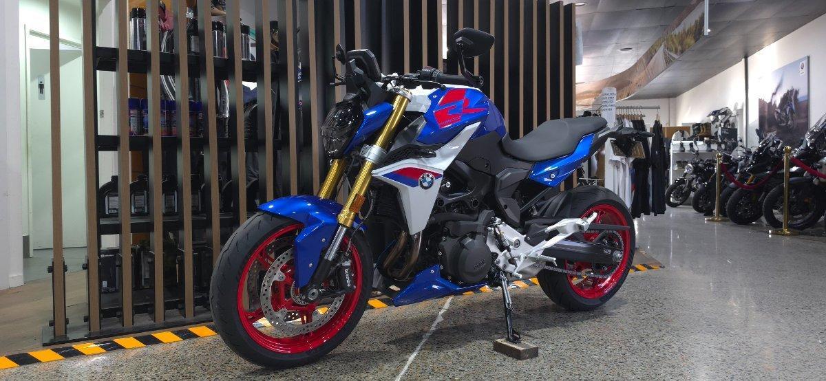 2026 BMW F 900 R ROAD