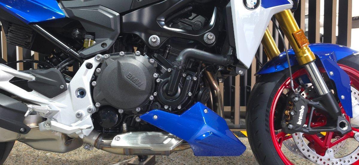 2026 BMW F 900 R ROAD