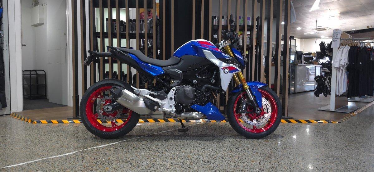 2026 BMW F 900 R ROAD