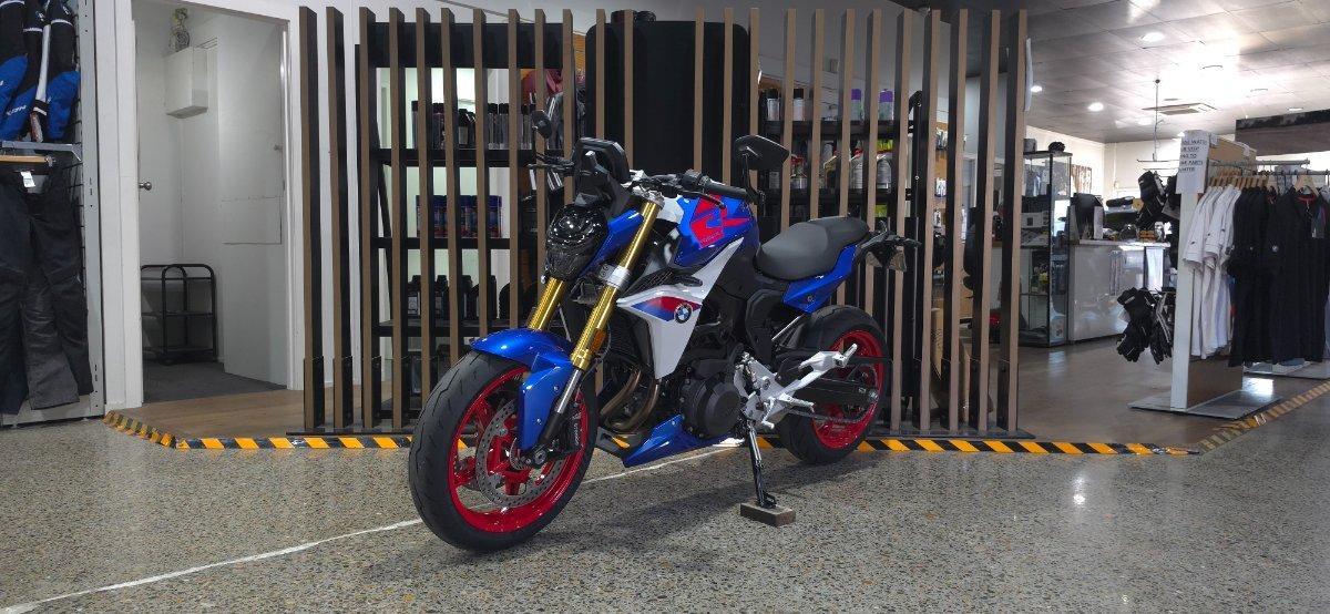 2026 BMW F 900 R ROAD
