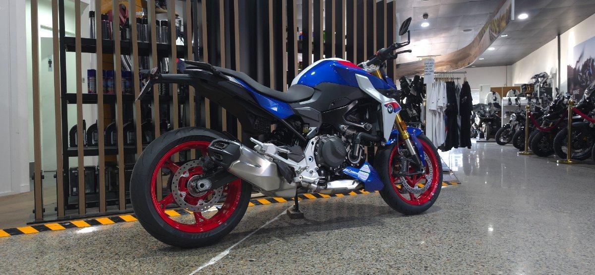 2026 BMW F 900 R ROAD