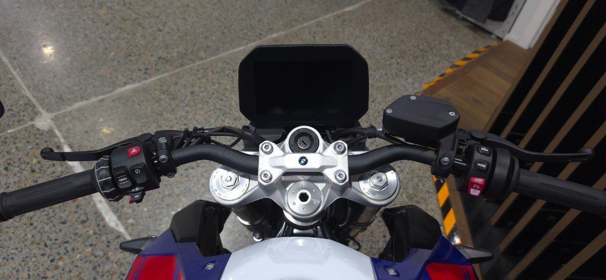 2026 BMW F 900 R ROAD