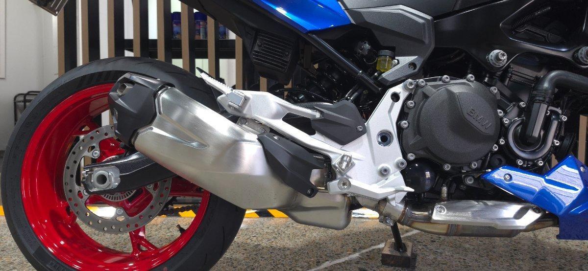 2026 BMW F 900 R ROAD