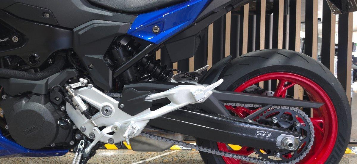 2026 BMW F 900 R ROAD