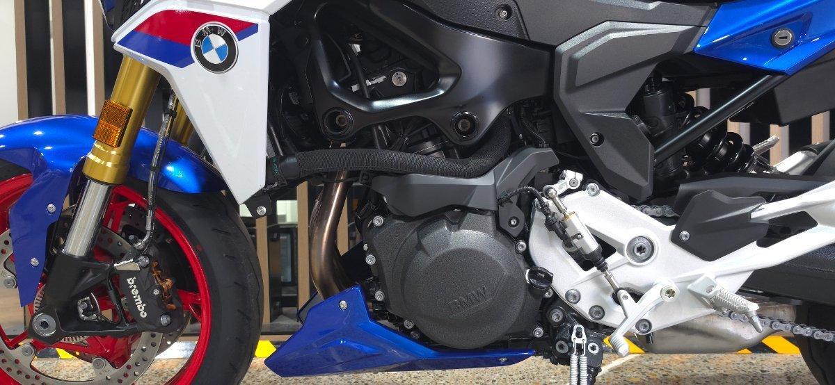 2026 BMW F 900 R ROAD